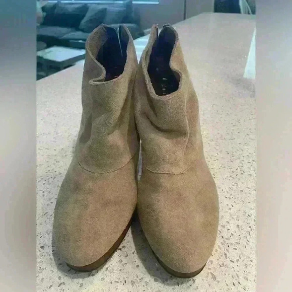 Cole Haan Women Suede Camel Ankle Heeled Booties. Size 9 B - Picture 5 of 7